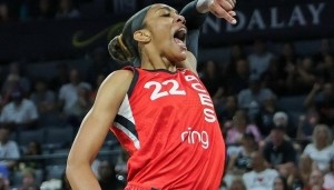 炸裂！阿贾-威尔逊赛季22次砍至少20分15板 超查尔斯独占历史第一